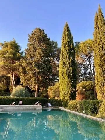 Hotel Mas De Monge Tarascon 0*,